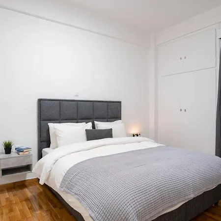 City Center Apt. On A Traffic Free Street-2